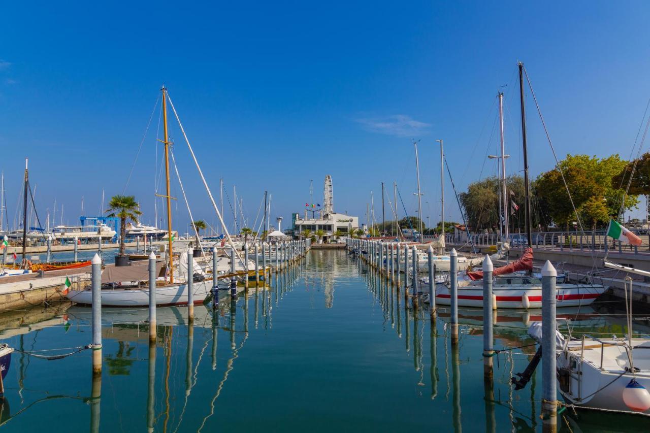 Marina Centro Suite Rimini Extérieur photo